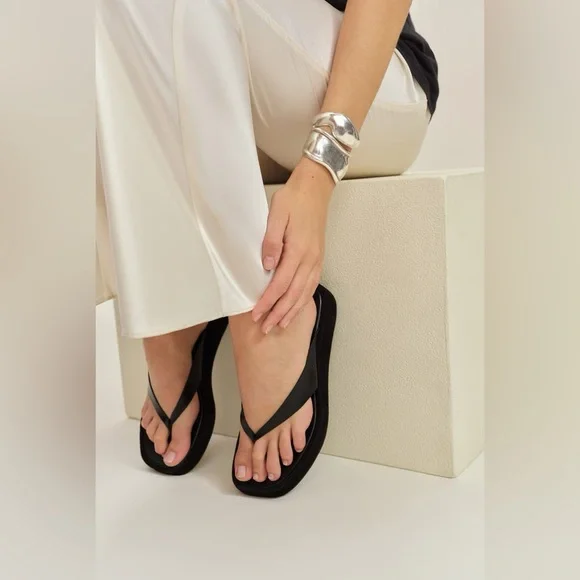 Reformation Eden Platform Thong Sandals Black Platform Size 7 - Picture 2 of 14